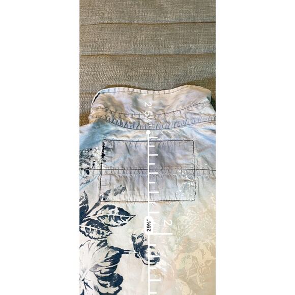 Guess Blue/White Washed, Floral Design Flip Cuff Pearl Button w/Pocket Size XL - Picture 15 of 16